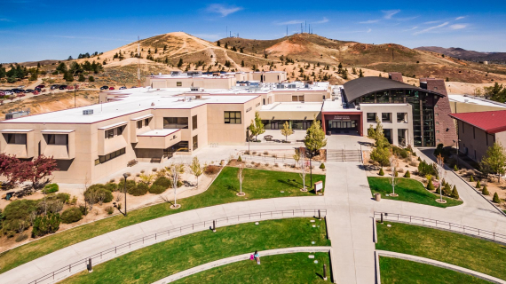 Lo que dicen los estudiantes internacionales sobre estudiar en Nevada