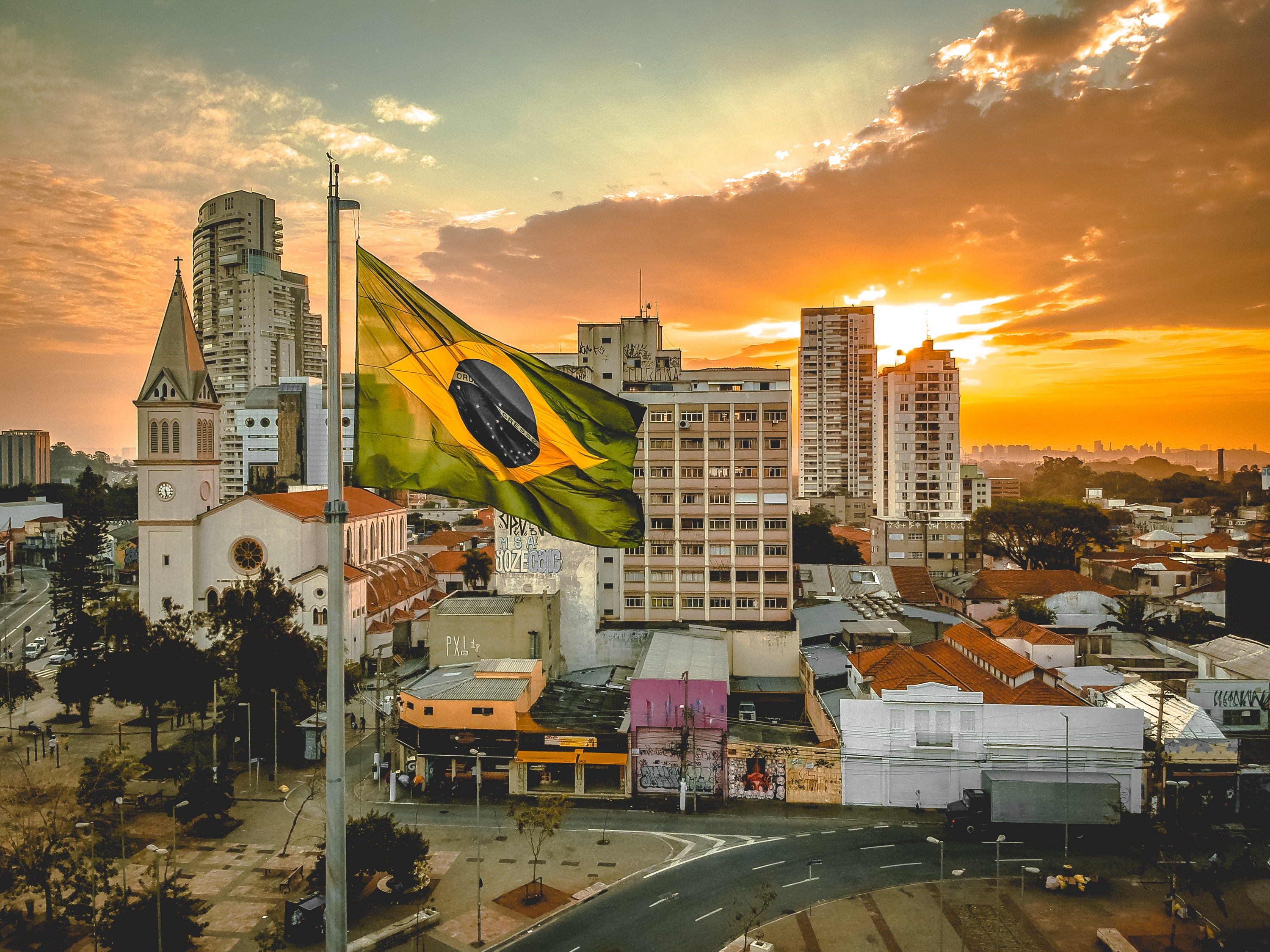 /pt/noticia/post/ter-ou-nao-ter-amigos-brasileiros-enquanto-voce-estuda-no-exterior-eis-questao
