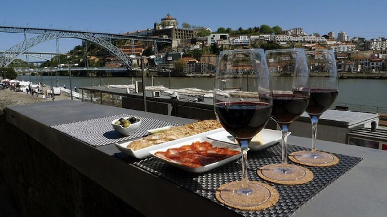 Quer curtir em Portugal? Conheça os 5 bares mais famosos do Porto