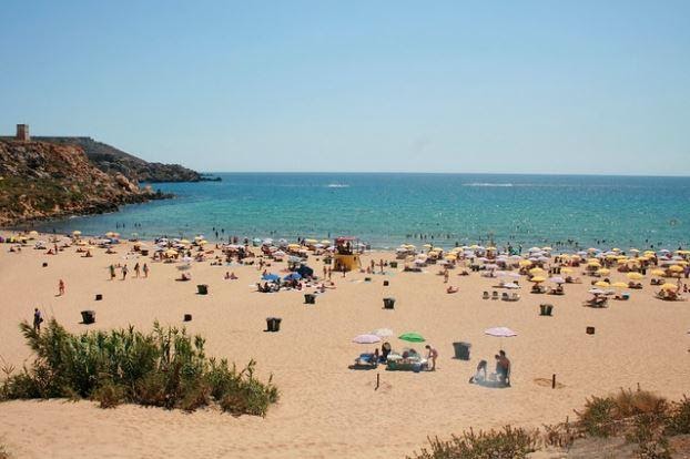 Uma ótima opção para passar o dia em Malta é Golden Bay