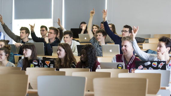 ¿Qué motiva a los estudiantes a estudiar en el extranjero?