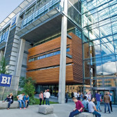 Estudar Negócios? Esta escola está entre as 1% melhores do mundo